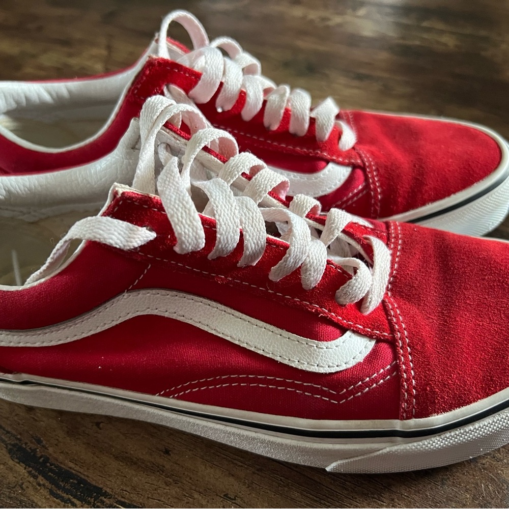 Van Old Skool Skate Shoes, Red 7 men’s 8.5 women’s gently worn